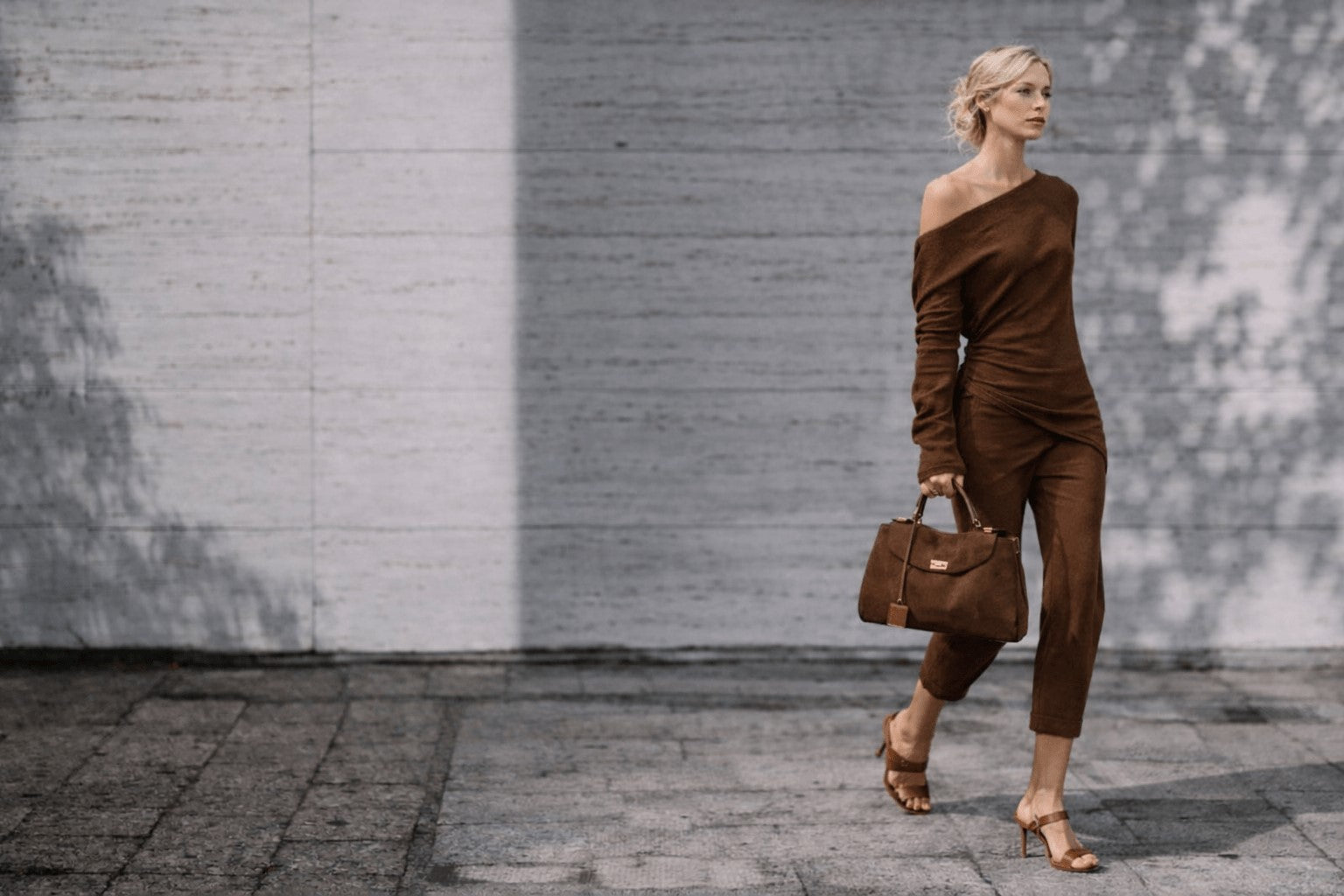 Braune Wildleder Handtasche Damen Leder elegantes Outfit