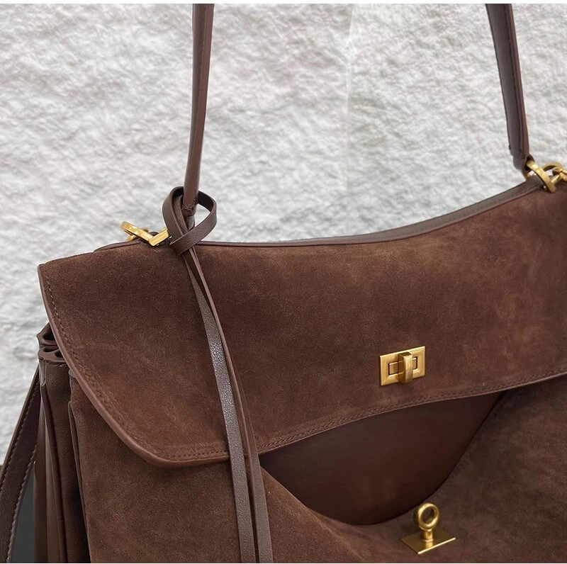 Mantilla Eve braune Schultertasche Damen Leder Detail der goldenen Verschluss